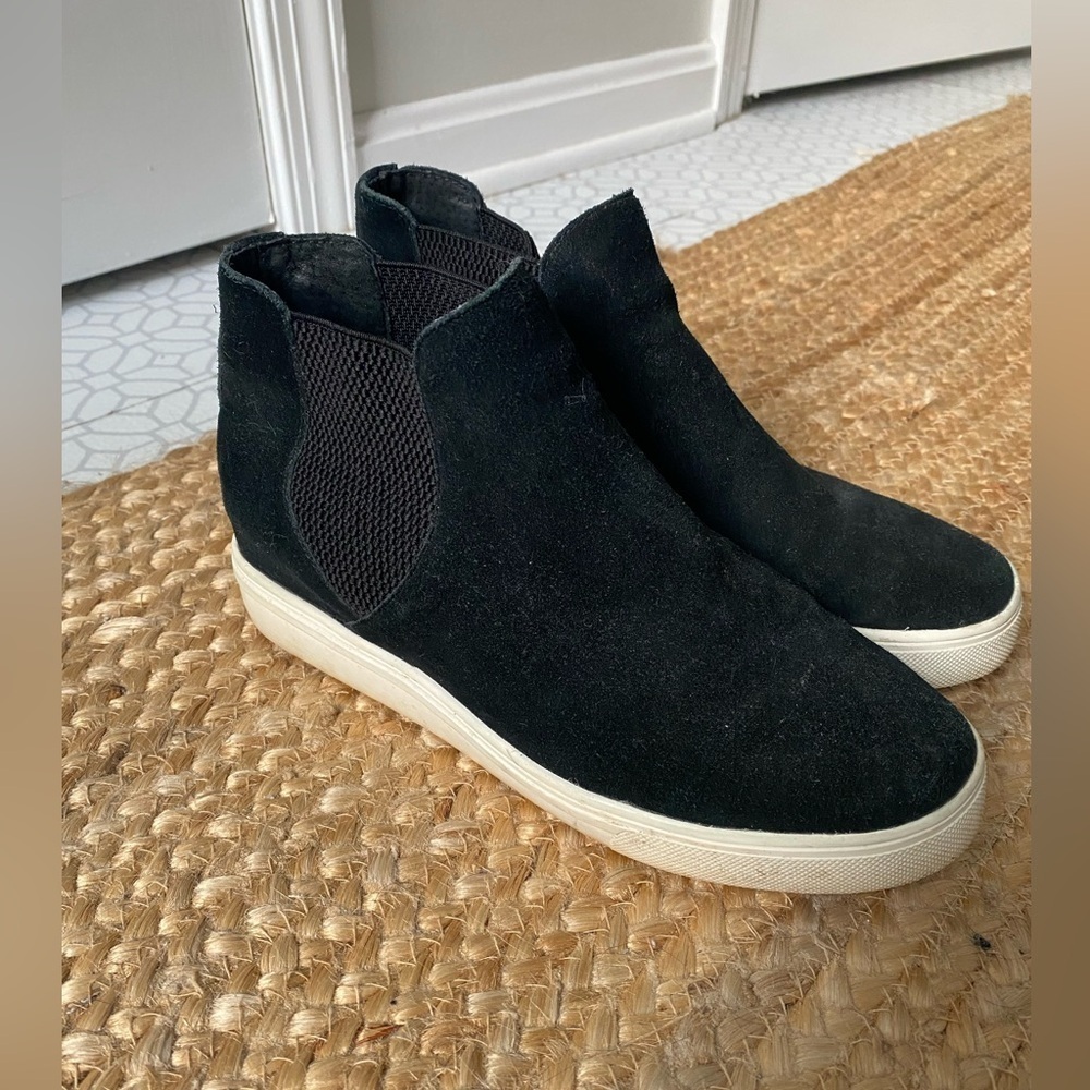 Steve Madden Black Suede Hidden Wedge Casual Tennis Shoe Size 8 1/2